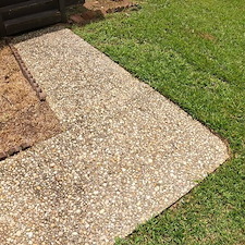 Residential Driveway and Walkway Cleaning for Home Sale Preparation 2