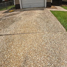 Residential Driveway and Walkway Cleaning for Home Sale Preparation 3