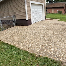 Residential Driveway and Walkway Cleaning for Home Sale Preparation 5