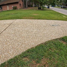 Residential Driveway and Walkway Cleaning for Home Sale Preparation 6